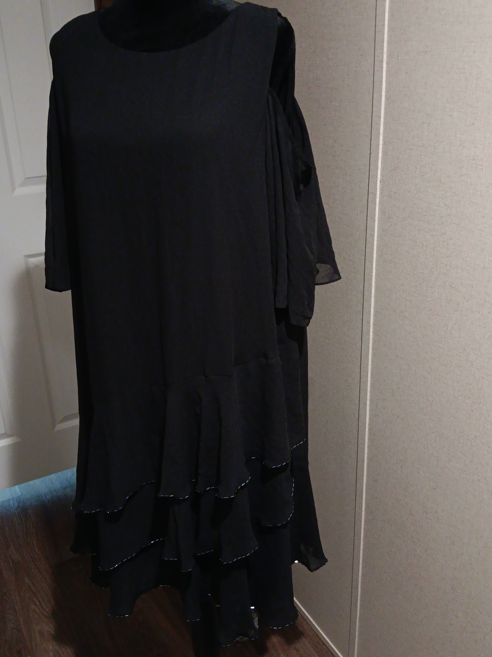 Onyx Nite 🍑 Black Ruffle Tiered Cold-Shoulder Long Sleeve Dress
